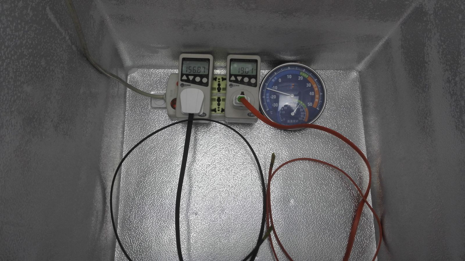 太陽能專用電熱帶和傳統太陽能電伴熱帶實驗對比